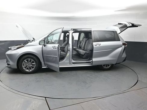 Certified 2023 Toyota Sienna XLE w/ Protection Package (TMS) FWD image 50