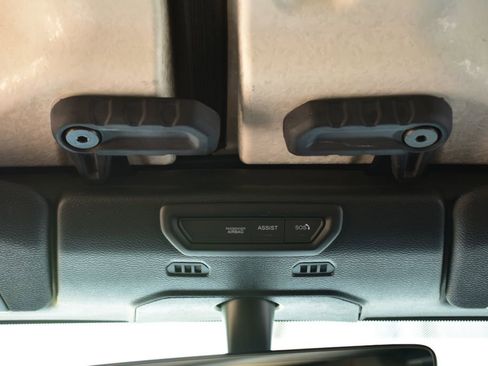 Used 2020 Jeep Gladiator Overland AWD/4WD image 40