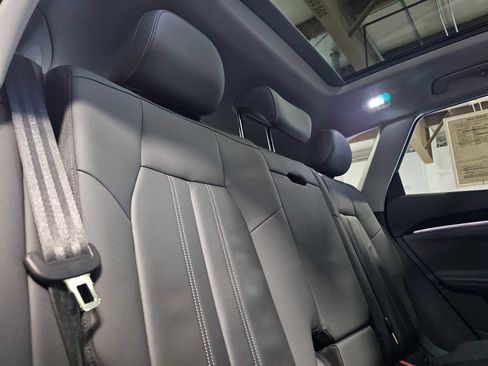 Certified 2025 Audi Q5 Premium image 13