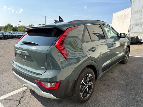 Certified 2023 Kia Niro EX FWD image 5