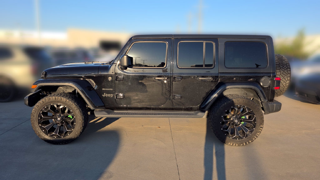 Used 2018 Jeep Wrangler Unlimited Sahara w/ Uconnect 4C Nav & Sound Group AWD/4WD image 2