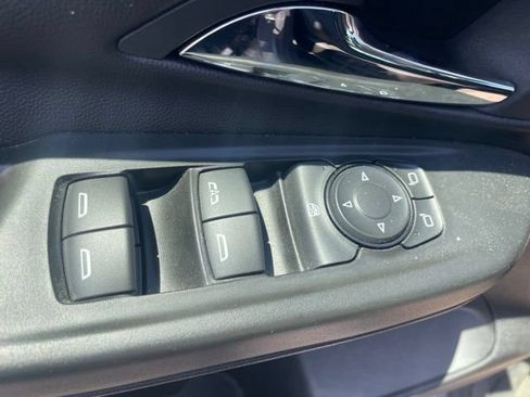 Used 2023 Chevrolet Bolt LT w/ Infotainment Package FWD image 11