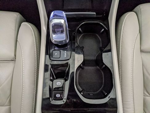 Used 2023 Volvo XC40 B5 Ultimate w/ Climate Package image 9