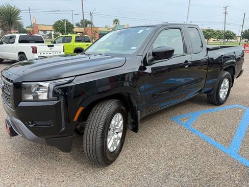 Certified 2023 Nissan Frontier SV w/ Technology Package RWD image 3