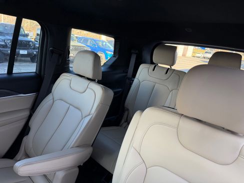 Used 2023 Jeep Grand Cherokee L Limited w/ Trailer Tow Group (B) image 6