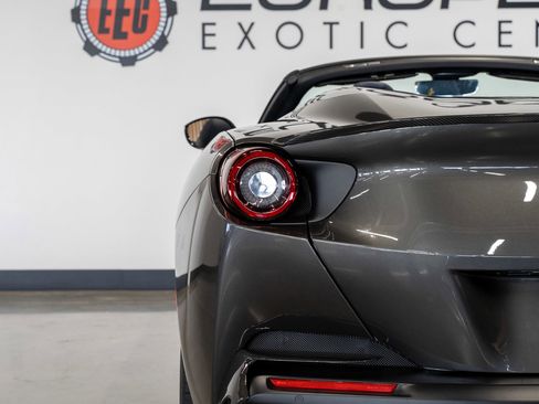 Used 2019 Ferrari Portofino RWD image 24