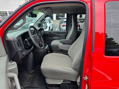 New 2026 GMC Savana 3500 LT w/ LT Preferred Equipment Group RWD image 17