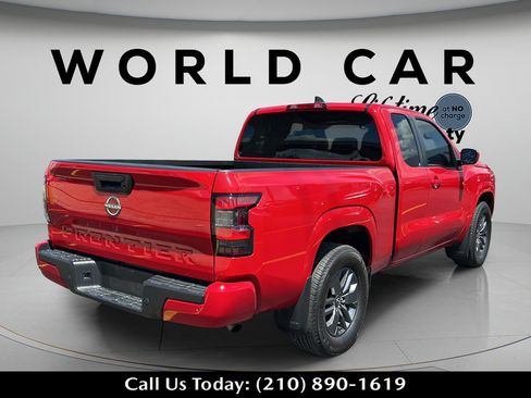 Used 2025 Nissan Frontier SV RWD image 3