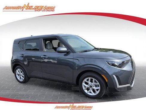 Used 2025 Kia Soul LX w/ LX Technology Package FWD image 1