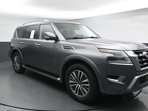 Used 2024 Nissan Armada SL w/ Captain's Chairs Package AWD/4WD image 2