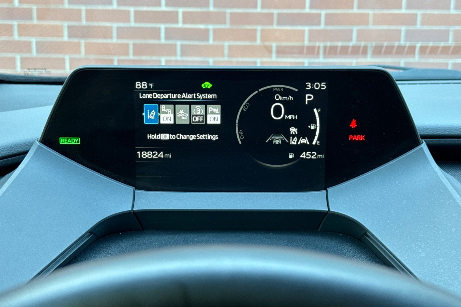 Used 2025 Toyota Prius LE FWD image 30