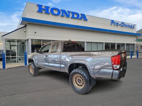 Used 2016 Toyota Tacoma TRD Sport AWD/4WD image 6
