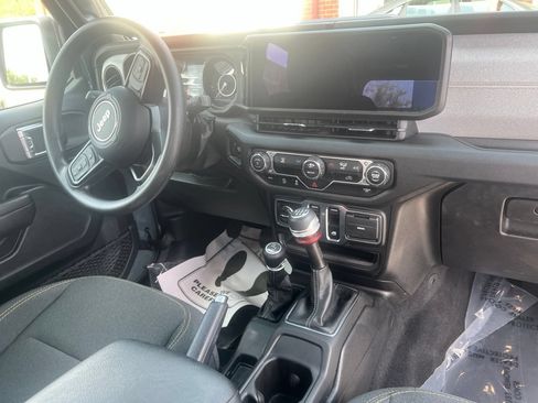 Used 2025 Jeep Wrangler Sport AWD/4WD image 28