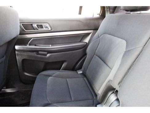 Used 2018 Ford Explorer XLT FWD image 11