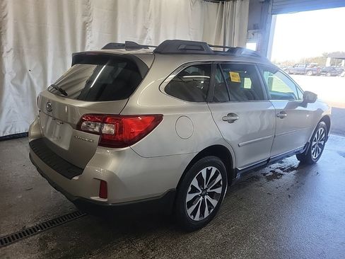Used 2017 Subaru Outback 2.5i Limited image 2