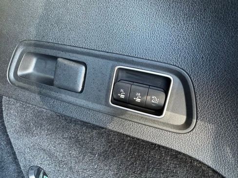 Used 2024 Mercedes-Benz GLS 450 4MATIC image 11