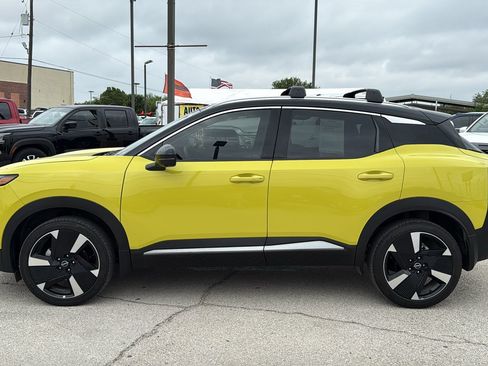 Used 2025 Nissan Kicks SR FWD image 5