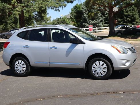 Used 2015 Nissan Rogue S w/ Convenience Package AWD/4WD image 2