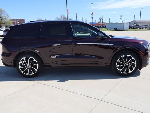 Used 2025 Lincoln Nautilus Reserve AWD/4WD image 5