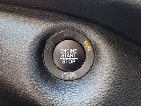 Used 2022 Jeep Cherokee Trailhawk image 27