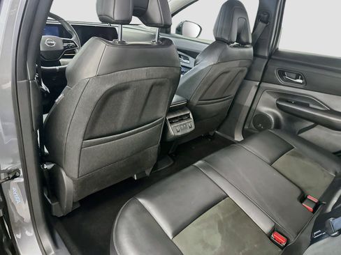 Used 2023 Nissan Ariya AWD image 28