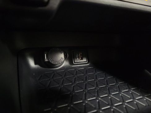 Used 2025 Toyota RAV4 XLE AWD/4WD image 18