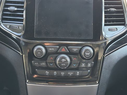 Used 2020 Jeep Grand Cherokee Limited X image 20