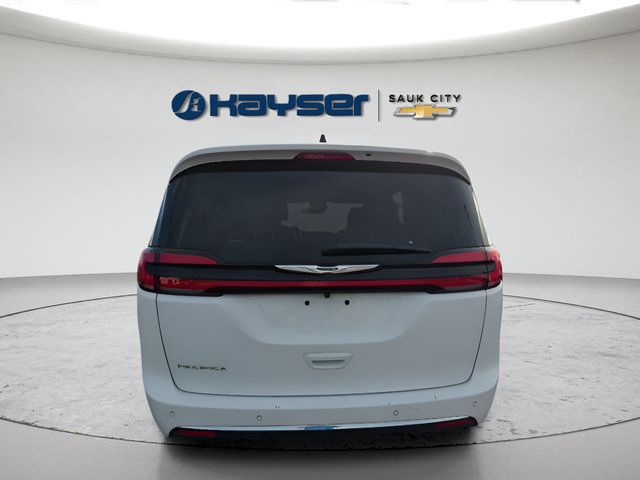 Used 2026 Chrysler Pacifica Select FWD image 9