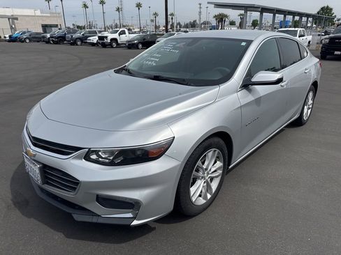 Used 2018 Chevrolet Malibu LT image 2