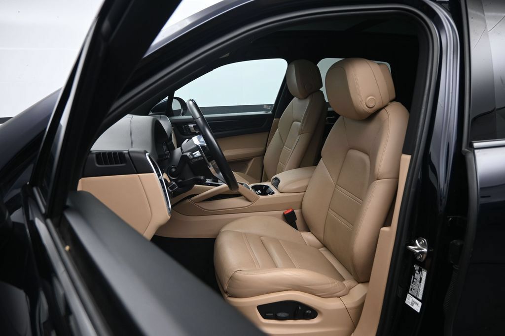 Used 2023 Porsche Cayenne AWD/4WD image 20