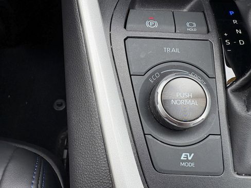 Used 2025 Toyota RAV4 XSE w/ Advanced Technology Package AWD/4WD image 27