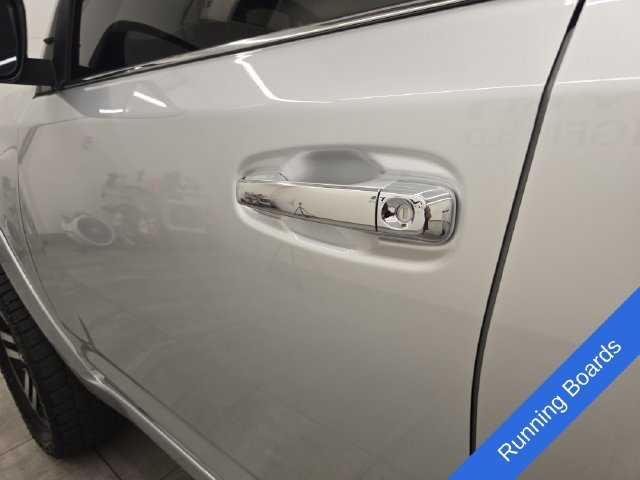 Used 2018 Toyota 4Runner Limited AWD/4WD image 19