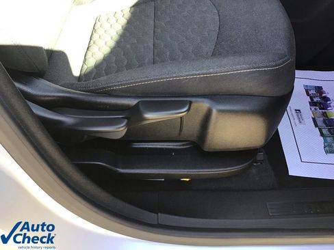 Used 2019 Chevrolet Equinox LT image 22