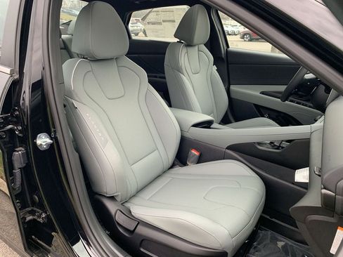 New 2025 Hyundai Elantra Limited image 52