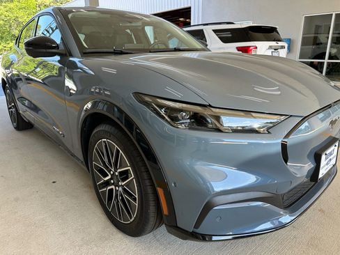 Used 2024 Ford Mustang Mach-E Premium image 9