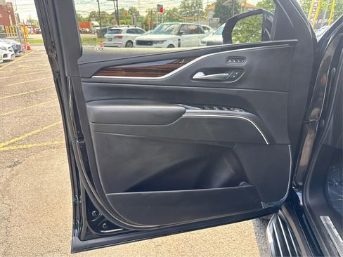 Used 2023 Cadillac Escalade ESV Premium Luxury AWD/4WD image 18