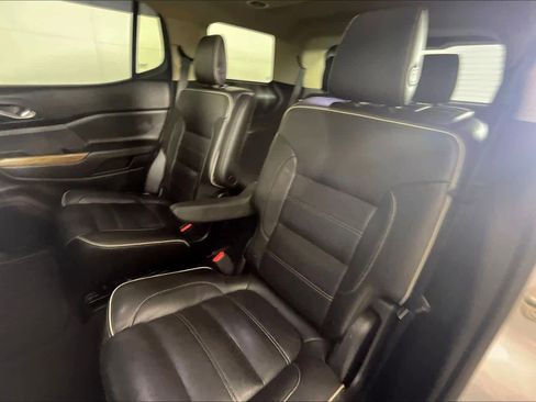 Used 2019 GMC Acadia Denali w/ Technology Package FWD image 18