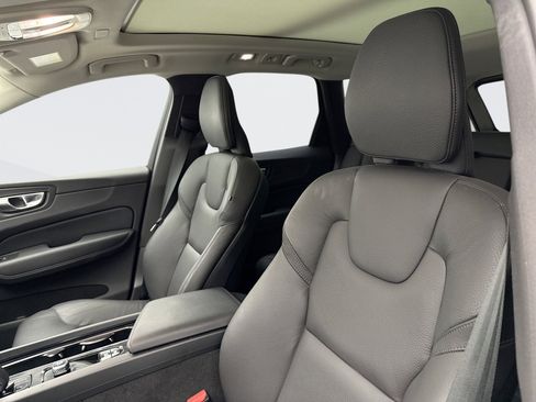 Used 2025 Volvo XC60 B5 Plus image 28