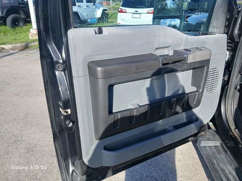 Used 2015 Ford F250 XLT w/ XLT Interior Package AWD/4WD image 11