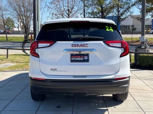 Used 2024 GMC Terrain SLE image 17