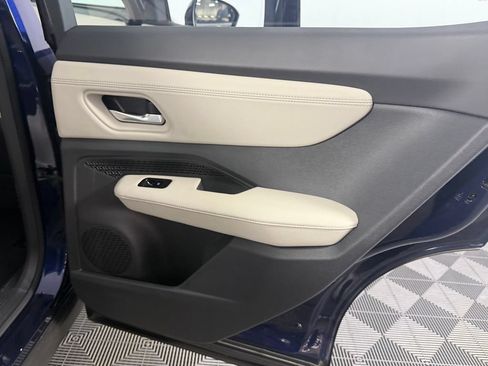 Used 2023 Nissan Ariya FWD image 33