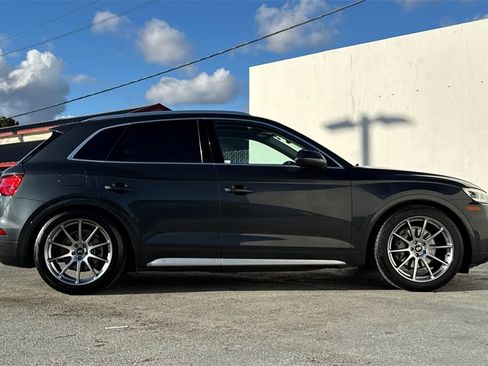 Used 2018 Audi Q5 2.0T w/ Premium Plus Package image 3