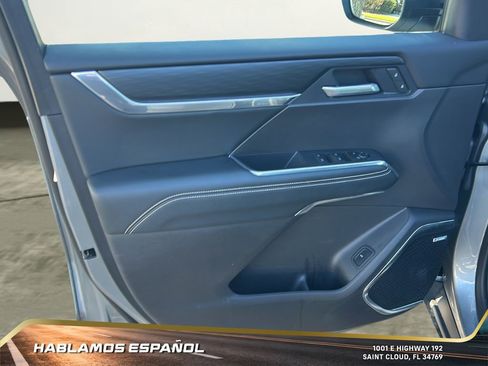 Used 2025 GMC Acadia Elevation image 12