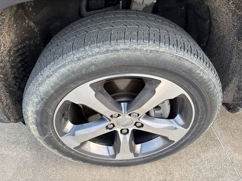 Used 2023 Jeep Grand Cherokee L Limited w/ Trailer Tow Group (B) image 2