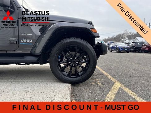 Used 2023 Jeep Wrangler Unlimited Sahara w/ Cold Weather Group AWD/4WD image 11