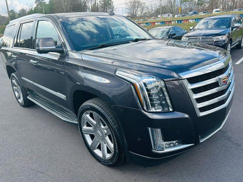 Used 2018 Cadillac Escalade Luxury AWD/4WD image 7