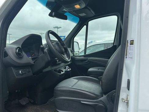 Used 2023 Mercedes-Benz Sprinter 2500 image 7