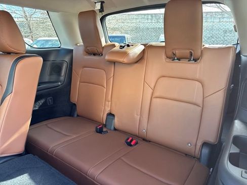 Used 2025 Nissan Pathfinder Platinum w/ Black Appearance Package image 12