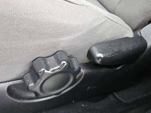 Used 2018 Toyota Tacoma SR image 14