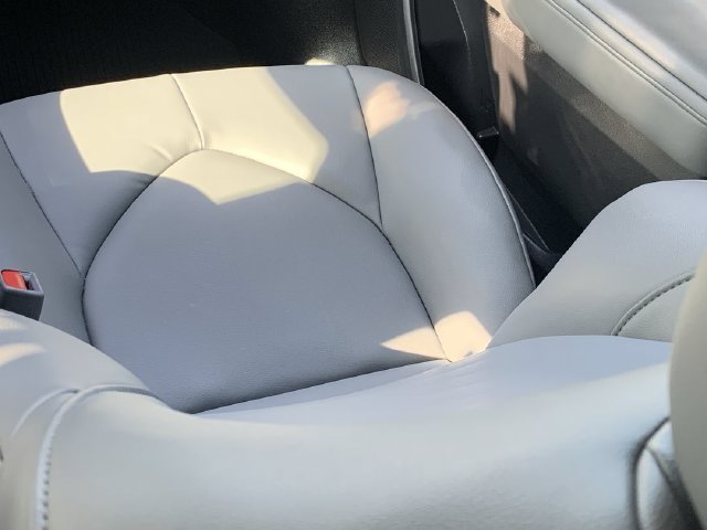 Used 2025 Toyota Highlander XLE FWD image 33